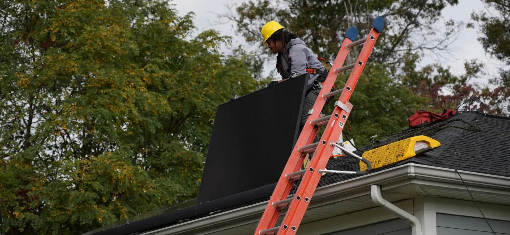 Roof Installed vs Ground-Mounted Solar Panels