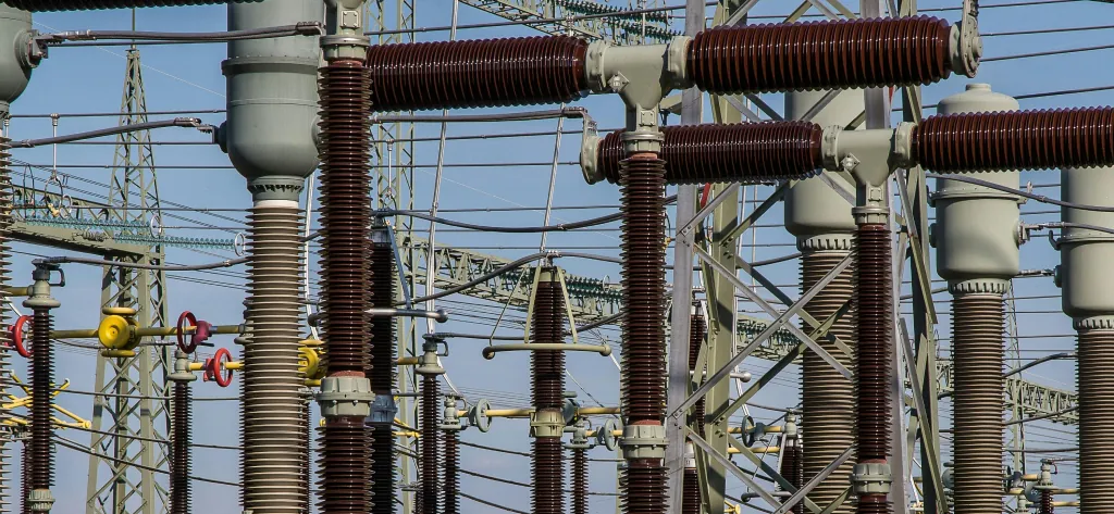 Avoid Power Grid Stress with Solar and Battery Storage